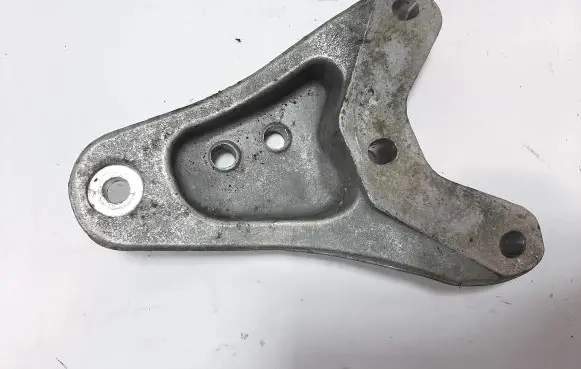 Volkswagen Polo V 6R Engine mounting bracket 6Q0199185AB
