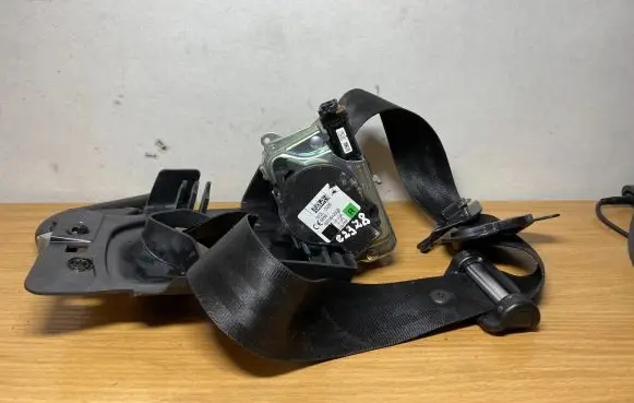 Jaguar F-Pace Front seatbelt 635394200B C2328