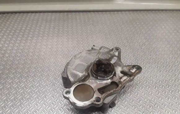Volkswagen PASSAT B6 Vacuum pump 03L145100F