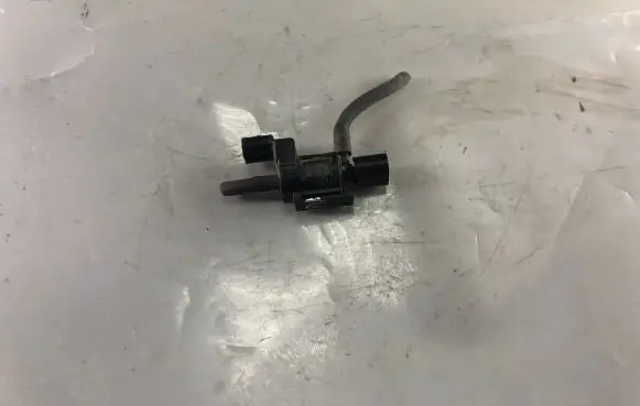 Mitsubishi Pajero Pinin Valve vacuum 
