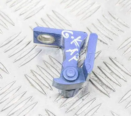 Audi Q3 8U Rear door lower hinge 8X0831403A A046575
