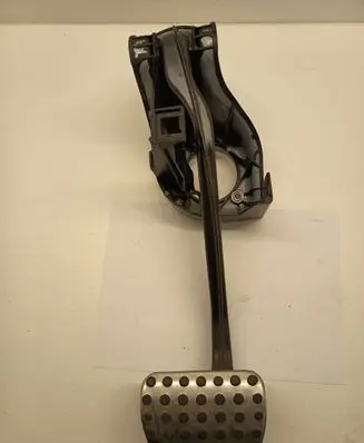 Mercedes-Benz C W204 Brake pedal A2042902301 PP204290074 1119227842
