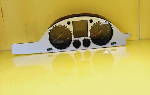 Volkswagen PASSAT B6 Speedometer (instrument cluster) 3C0920871E