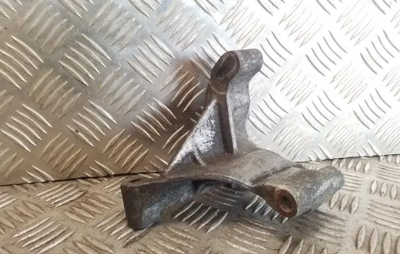Volkswagen PASSAT B4 Engine mounting bracket 028145531C