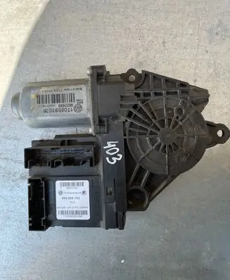 Volkswagen Caddy Front door window regulator motor 5K0959792 05075732 73222041011005
