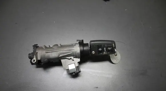 Volkswagen Golf SportWagen Ignition lock 1k0905851