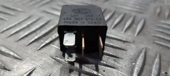 Mercedes-Benz A W168 Other relay 0025421119 4ra007813-00
