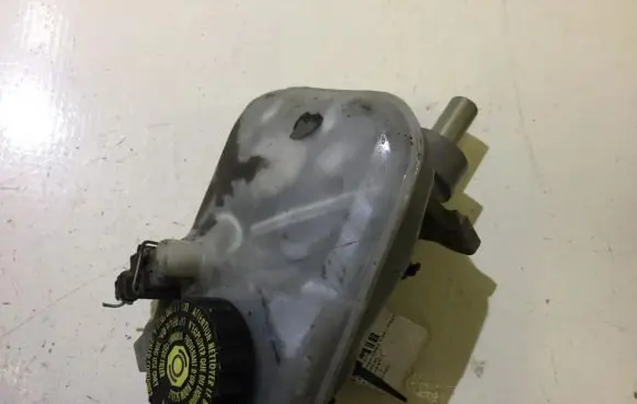 Master brake cylinder