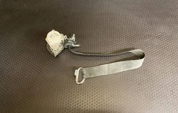 Ford Galaxy Third row seat belt 613B85A