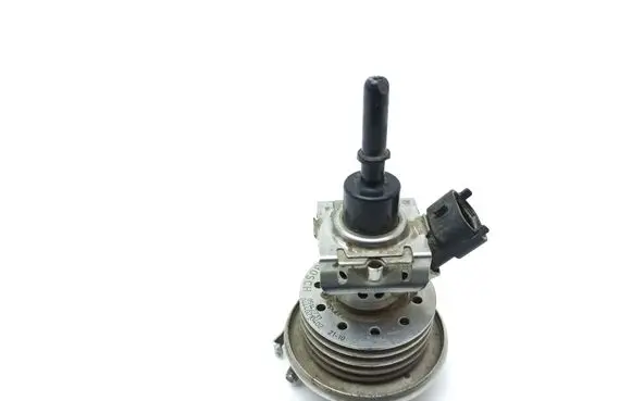 Iveco Daily 6th gen AdBlue injector 5801471116 05142731 04440210402