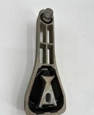 Engine mount bracket