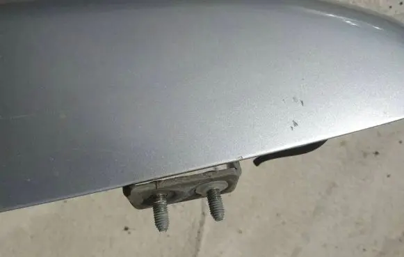 Subaru Forester SF Tailgate/trunk/boot hinge