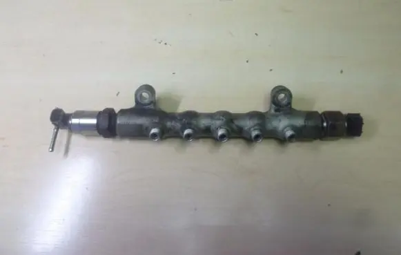 Toyota Auris 150 Fuel distributor 8945860010 VD2026