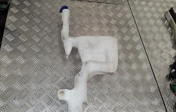 Ford Fiesta Windshield washer fluid reservoir/tank 8a6117b613