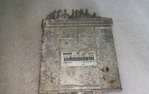Renault Scenic I Engine control unit/module 0281001877 8200059881