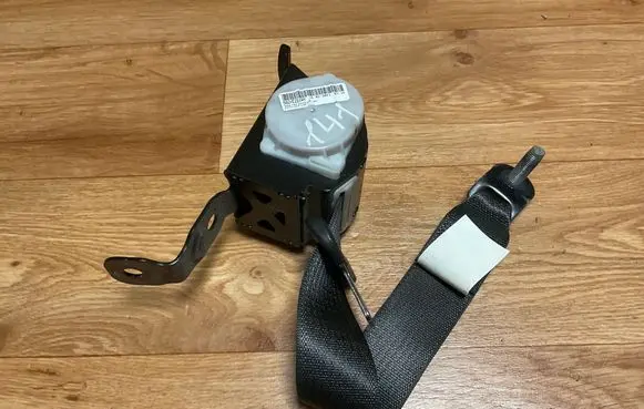 Opel Insignia A Rear seatbelt 13288436 16022011