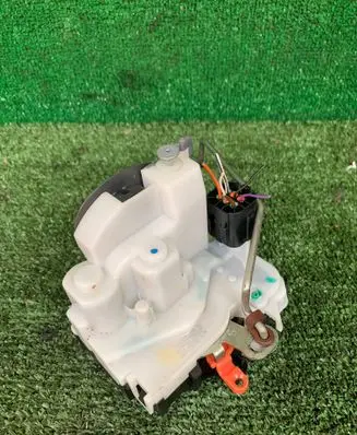 Opel Combo D Rear door lock 51827434