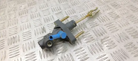 Toyota Avensis T250 Clutch master cylinder 