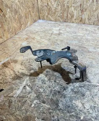 Mercedes-Benz CLS C219 Pneumatic air compressor holding bracket a2113201843