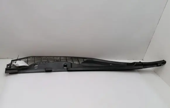 Mercedes-Benz 380 560SEC C126 Wiper trim 1268300713