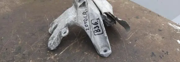 Engine mount bracket
