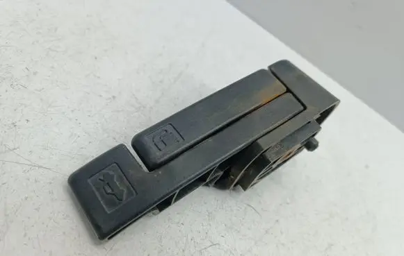 Mitsubishi Lancer VIII Fuel cap release pull handle 