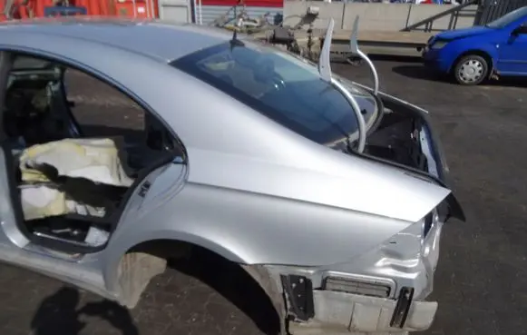 Mercedes-Benz CLS C219 Body 