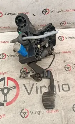 Renault Trafic III (X82) Clutch pedal 465033911R 93459472 81007095