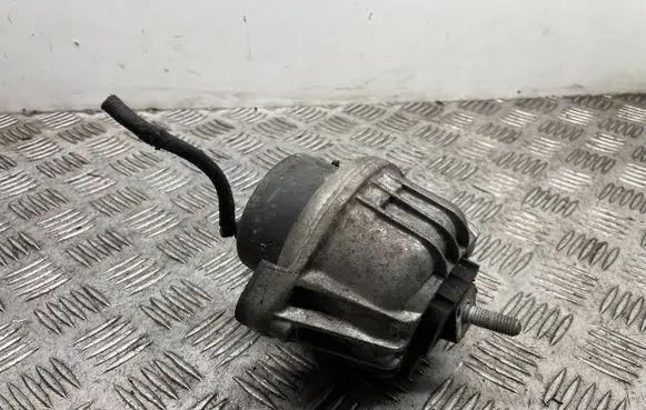 BMW 3 E90 E91 Engine mount bracket 