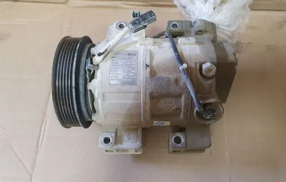 Nissan X-Trail T31 Air conditioning (A/C) compressor (pump) DCS17EC 8010873154