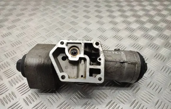 Volkswagen PASSAT B6 Oil filter mounting bracket 045115389J