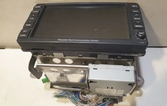 Radio/CD/DVD/GPS head unit