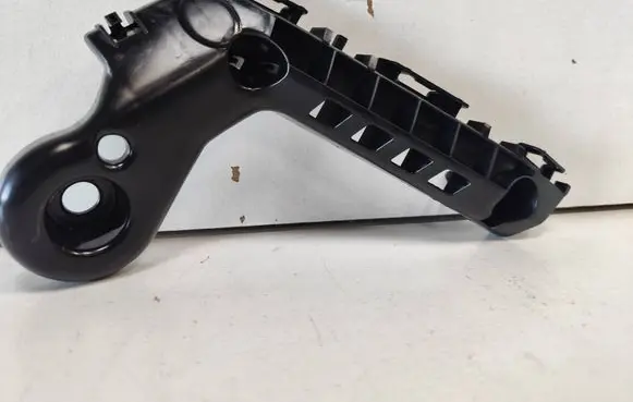 Front bumper mounting bracket