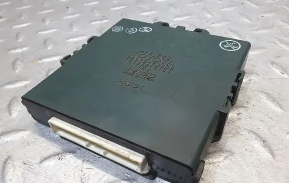 Lexus IS 220D-250-350 Power management control unit 8967053030 1012380101