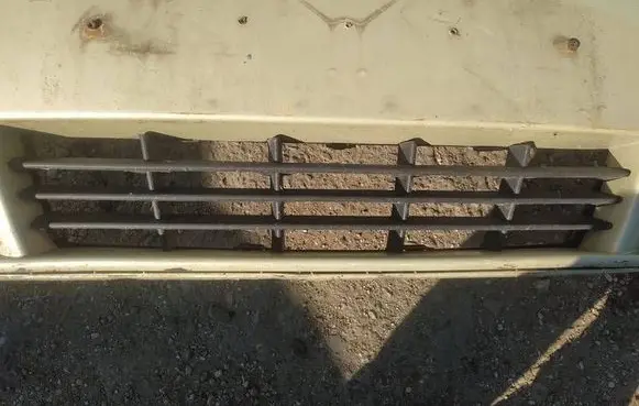 Volvo S40 Front bumper lower grill