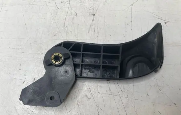 BMW 5 E39 Engine bonnet (hood) release handle 8226621