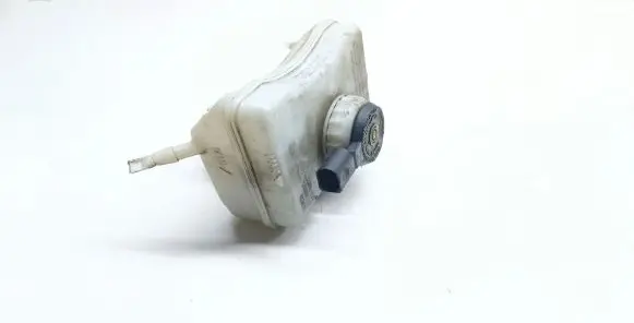 Brake fluid reservoir