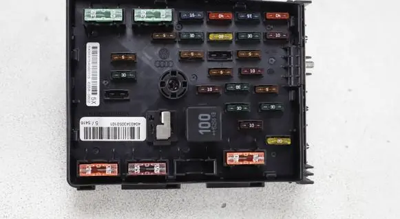 Audi Q3 8U Fuse module 3C0937125A 5N0937629
