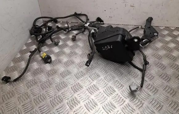 Toyota RAV 4 (XA50) Fuse box set 8266242450