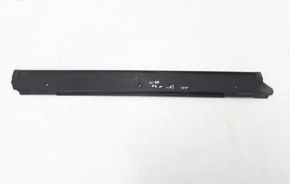 Volvo XC70 Intercooler pipe mounting bracket 30730525