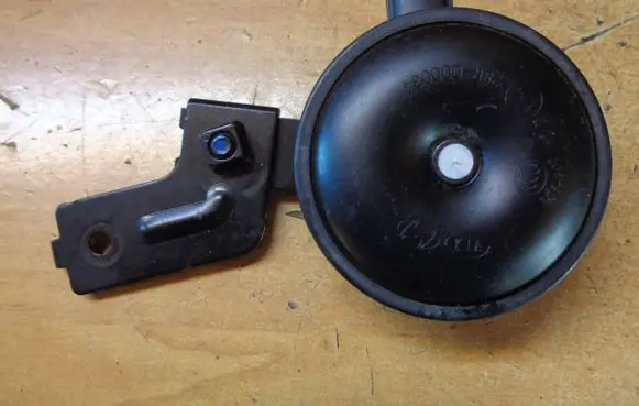 Hyundai i20 (GB IB) Horn signal D75DTSK 35A110JB 96630C8100