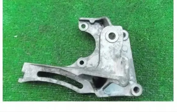 Subaru Impreza III Engine mounting bracket