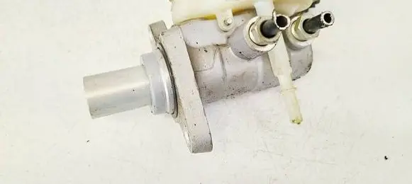Land Rover Freelander 2 - LR2 Master brake cylinder