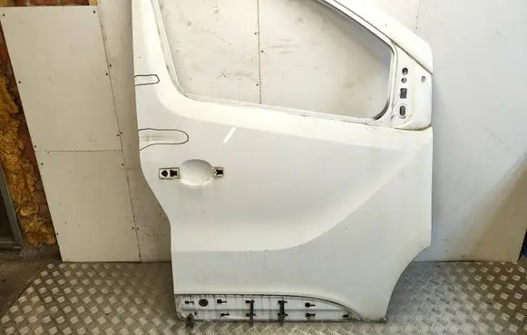 Renault Trafic III (X82) Front door