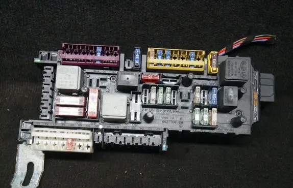 Mercedes-Benz E W212 Fuse box set 168298