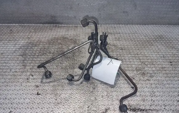 Fuel injector supply line/pipe