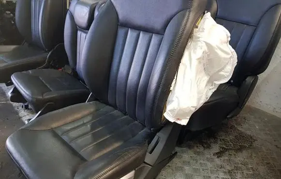 Mercedes-Benz R W251 Seat belt height adjuster 