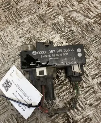 Volkswagen PASSAT B4 Coolant fan relay 357919506A