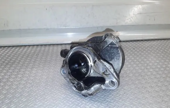 Nissan Tiida C11 Vacuum pump 