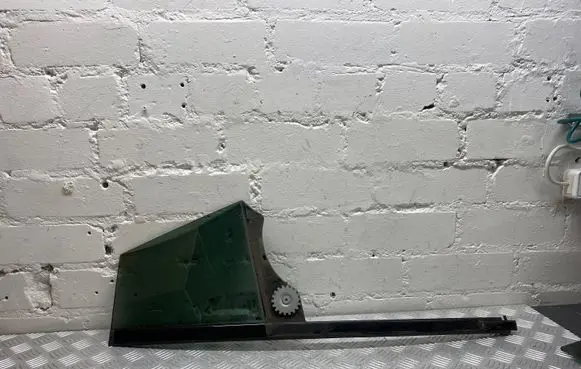 BMW 5 GT F07 Rear vent window glass 